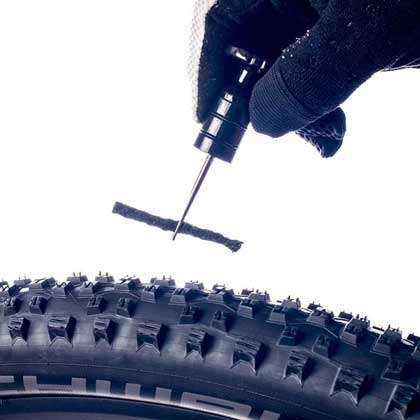 Kit Repara Pinchazos Coche Moto Bicicletas MTB | Incluye Todas Las  Herramientas Mechas y Pegamento | Set de Reparación de Tubeless o  Neumáticos Sin
