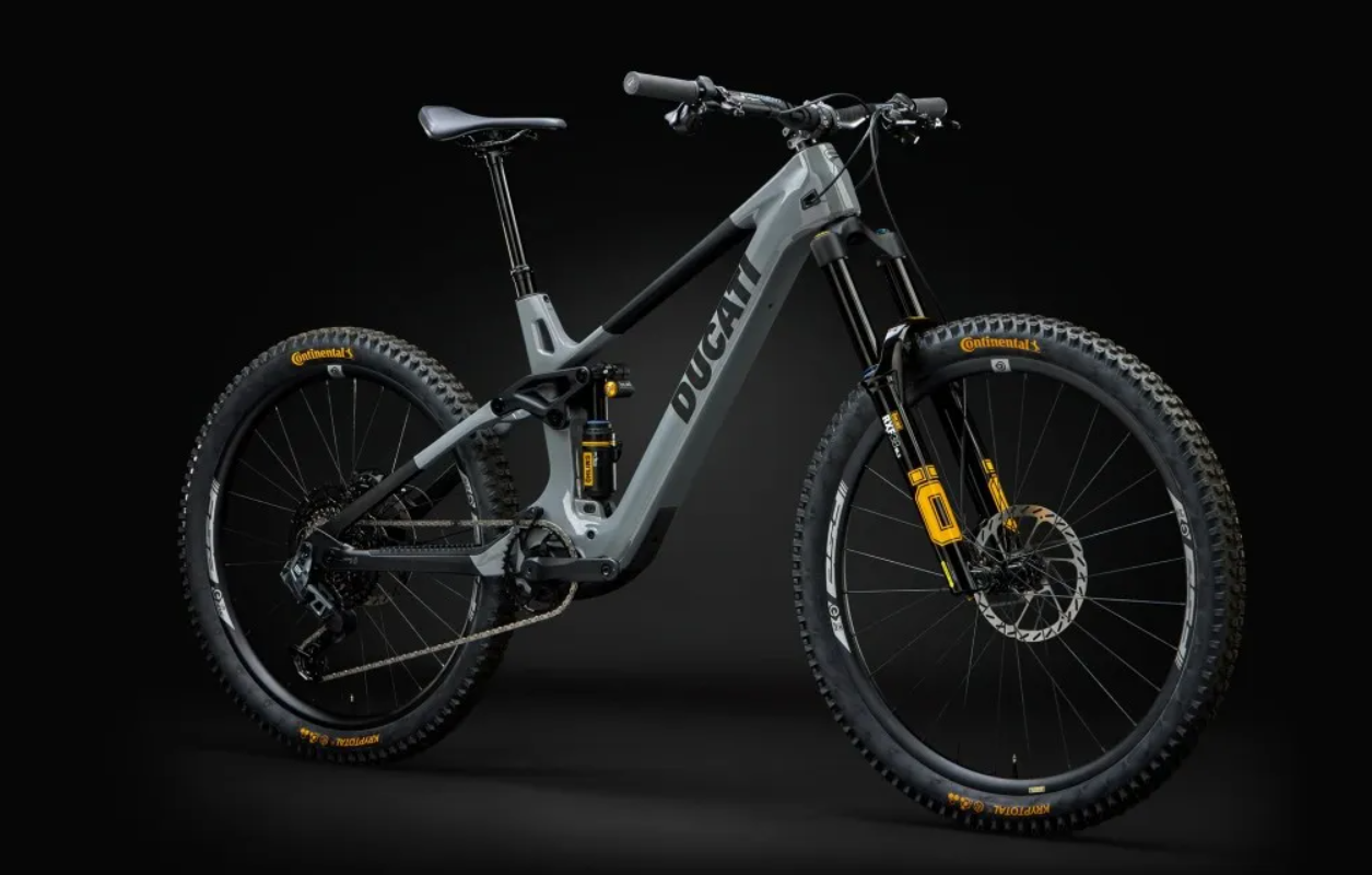 Ducati estrena las e-MTB más radicales de su historia con motor Avinox